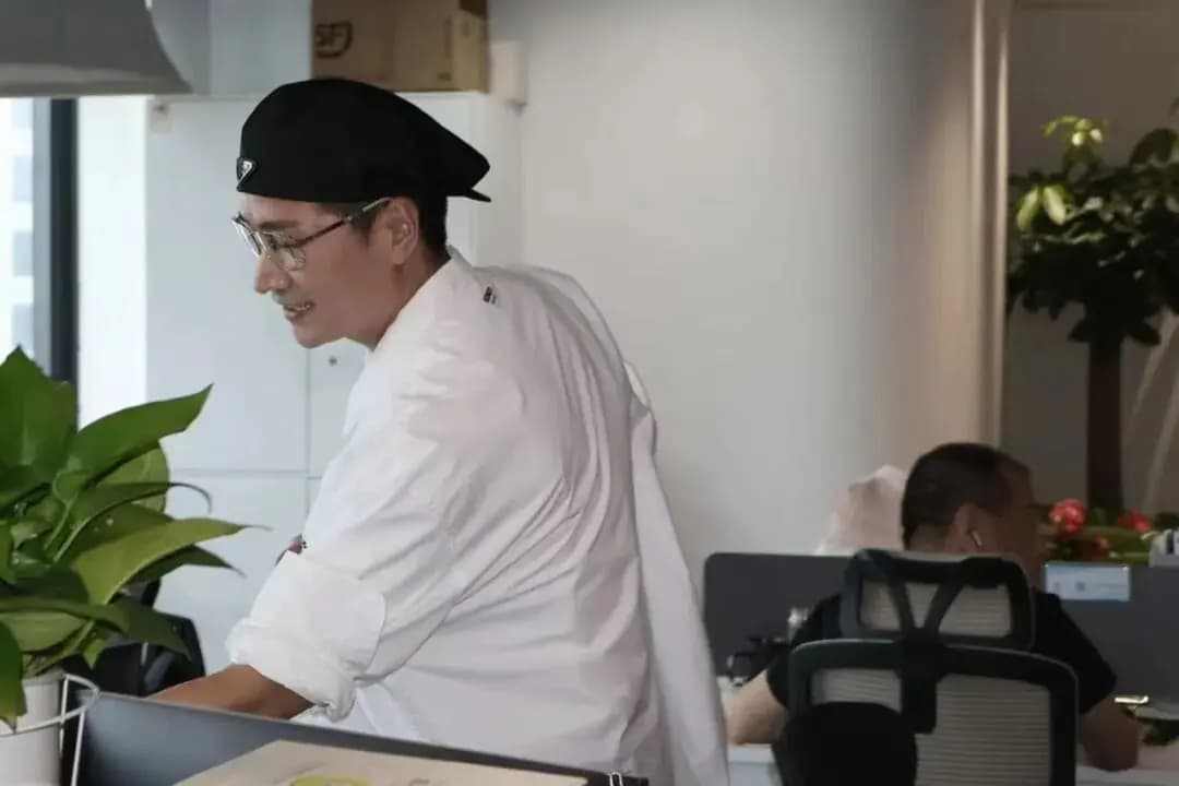 何晟铭老师走访星战科技办公区