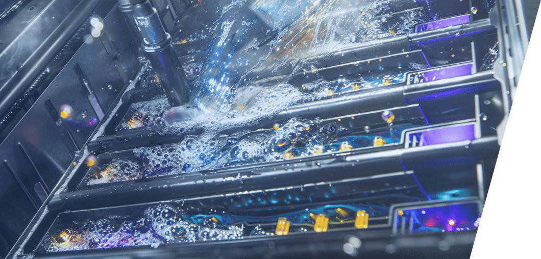 自研调配冷却液 / Engineered cooling fluid